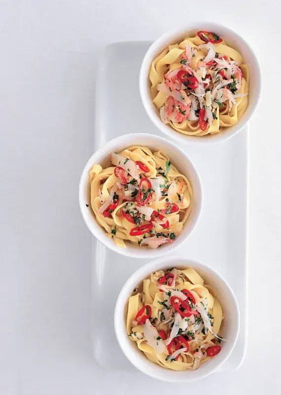 Těstoviny s krabími tyčinkami