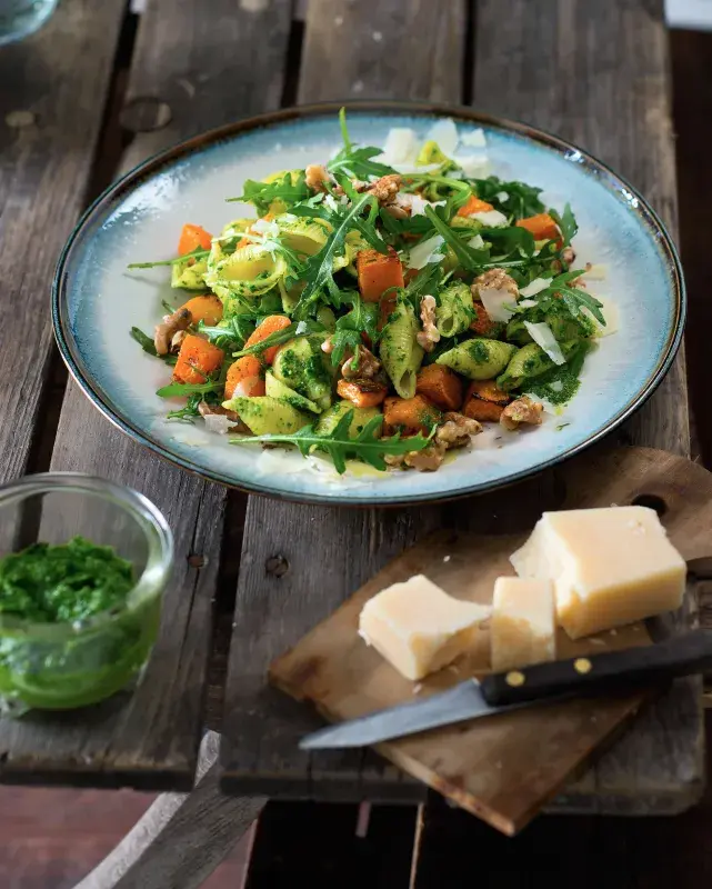 Těstoviny s rukolovým pestem a dýní