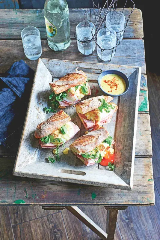 Vejce Benedikt v bagetě