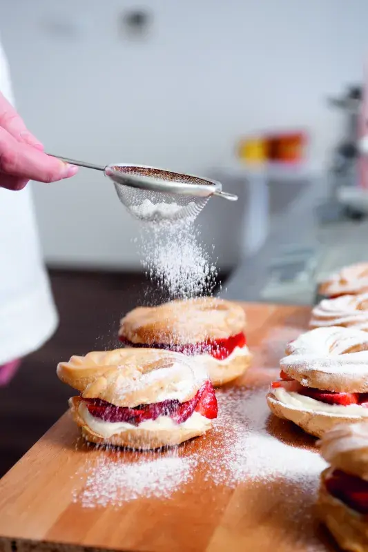 Žloutkové věnečky s jahodami
