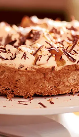 Mandlový koláč s čokoládou a meruňkovým krémem