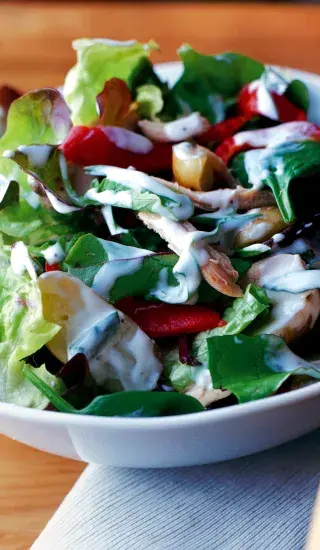 Salát s novými bramborami