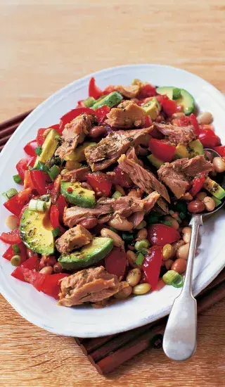 Mexický salát s tuňákem a fazolemi