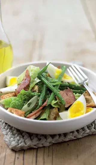 Teplý salát s vejci