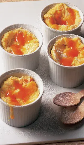 Tvarohové suflé s mangem a ovocnou omáčkou