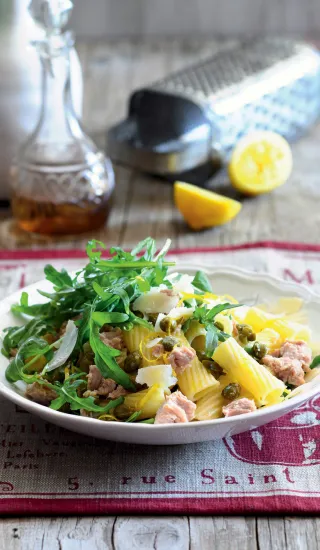 Těstoviny s tuňákem, citronem a rukolou
