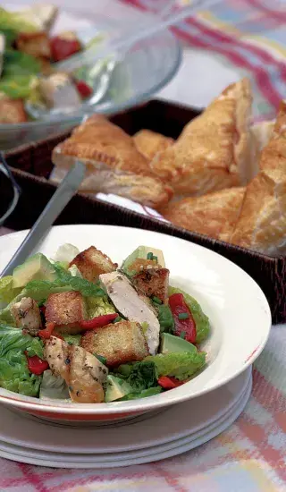 Kuřecí salát s křupavými krutony