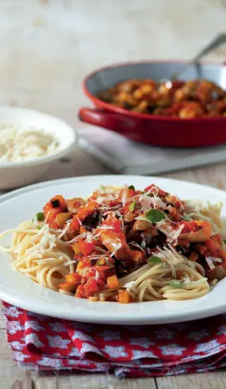 Špagety s olivami a kapary