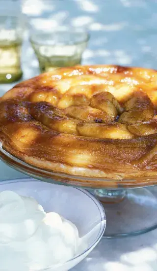 Obrácený banánový koláč