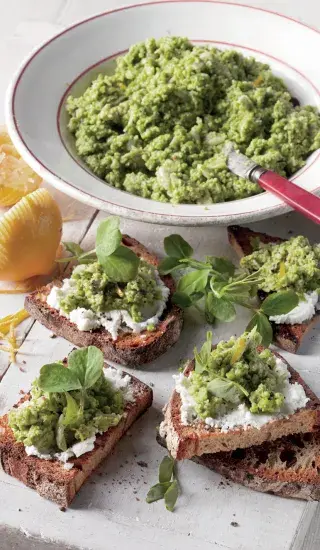 Luštěninový hummus s kozím sýrem