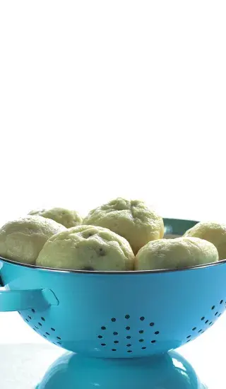 Kynuté knedlíky s borůvkami a tvarohem