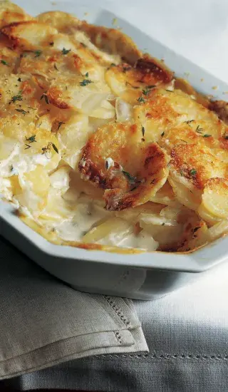 Gratinované brambory se šalotkou a parmazánem