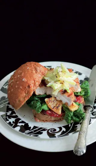 Vepřový burger s ananasem