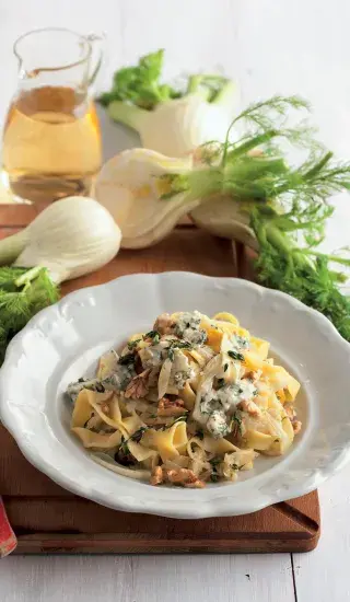 Tagliatelle s fenyklem a rokfórem