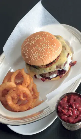 Luxusní cheeseburger