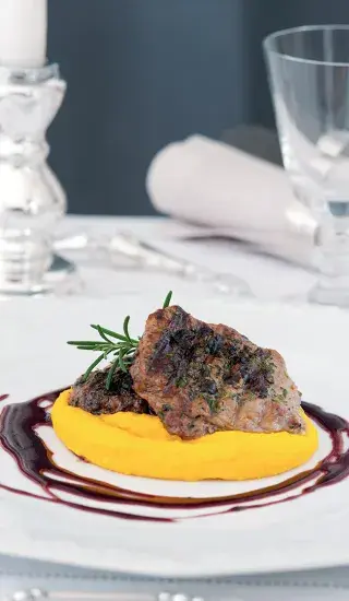 Daňčí steak v jalovci a bylinkách