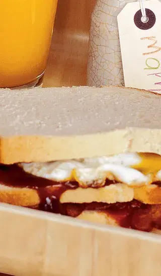 Jednoduché sendviče s vejci a slaninou