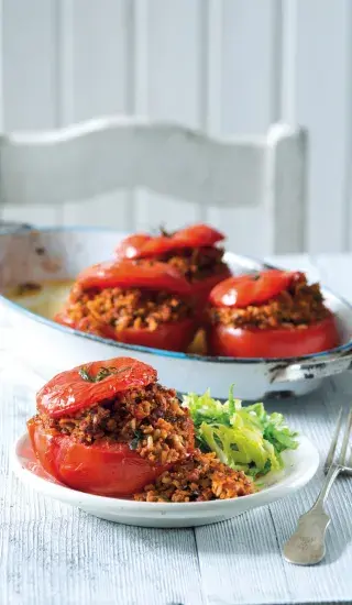 Pečená rajčata plněná jehněčím masem