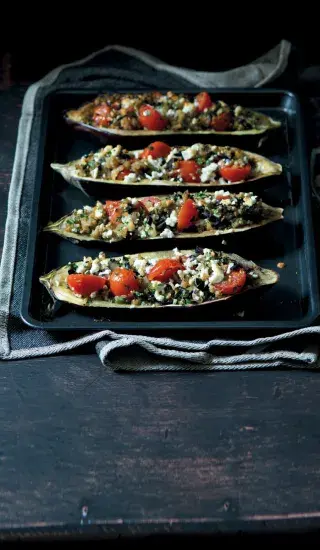 Plněné lilky s rajčaty, olivami a fetou