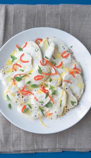 Mozzarellový salát s crème fraîche