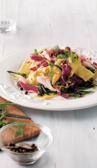 Pappardelle s čekankou a uzeným pstruhem