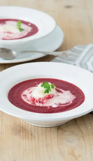 polévka s křenovo-smetanovým nočkem