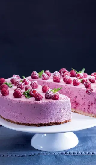 Malinový tvarohový dort