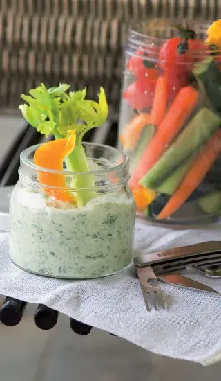 Zelenina s bylinkovým dipem