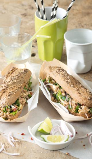 Sendvič larb gai