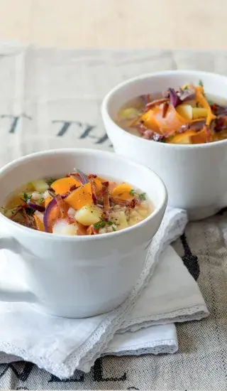 Kroupová polévka s kořenovou zeleninou