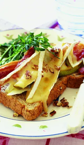 Tousty s plísňovým sýrem