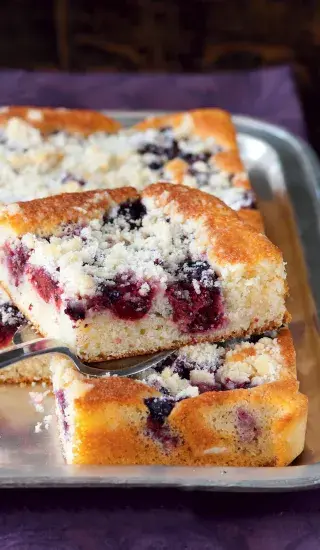 Drobenkový koláč s ovocem