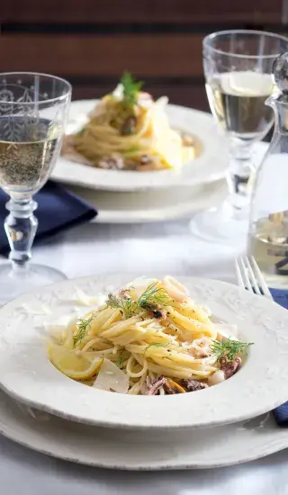 Špagety s plody moře a koprem