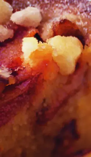 Křupavý švestkový koláč