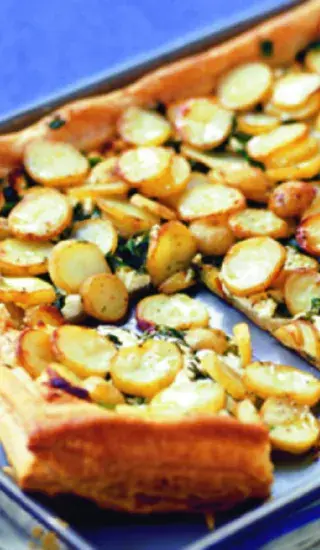 Koláč se sýrem a bramborami