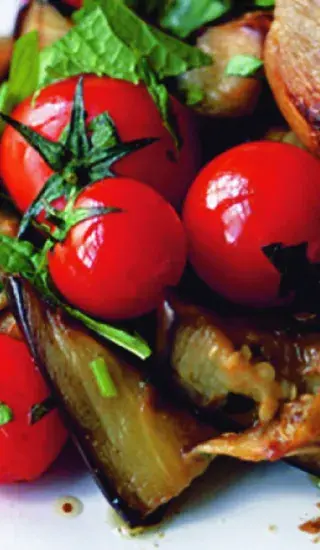 Kořeněný salát s rajčaty