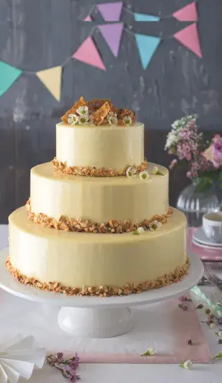 Třípatrový dort z bílé čokolády