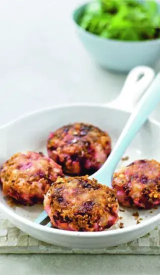 Rybí karbanátky s červenou řepou