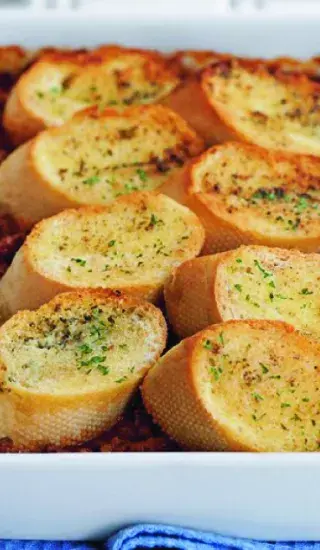 Zapečené maso s bagetou