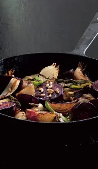 Glazovaná řepa, cibule a pórek