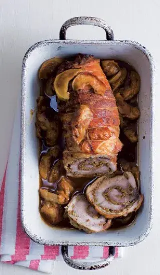 Vepřová roláda na jablkách