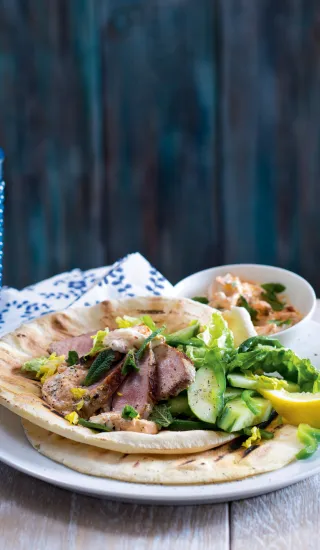 Grilovaná panenka v pitě s jogurtovým dipem