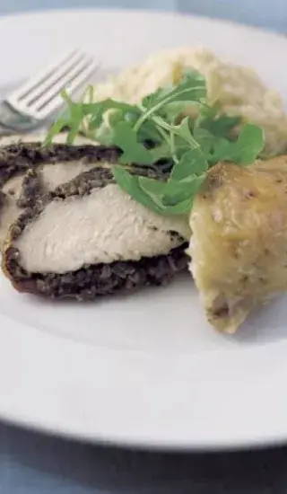 Pečené kuře s krémovými žampiony a lanýži