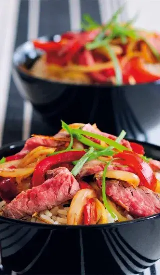 Rostbíf s pečenou paprikou a rýží