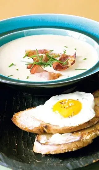 Polévka z máslových fazolí s pancettou