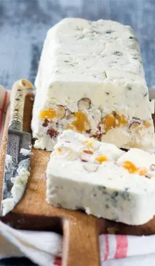 Terina s modrým sýrem, mascarpone a ořechy