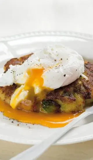 Kapustové karbanátky se ztraceným vejcem