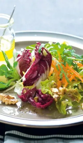 Insalata con le noci (salát s ořechy)