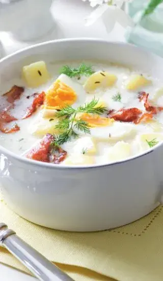 Bílá polévka s vajíčkem