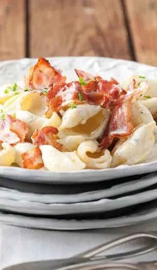 Conchiglie rigate se sušenou šunkou a gorgonzolou